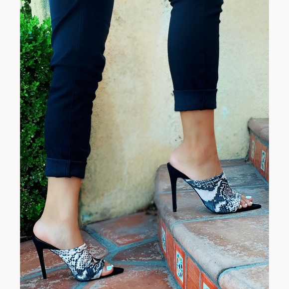 Shoes - Size 6.5 Snake Lycra Pointy Toe Stretch Band Heels